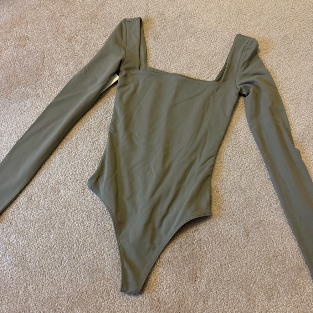 NWT Aritzia Olive Leaf Green Contour Body Suit (XXS)